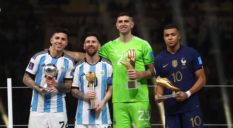 2022 FIFA Dünya Kupası'nda şampiyonluğa ulaşan Arjantin, düzenlenen törenle kupasını aldı.
